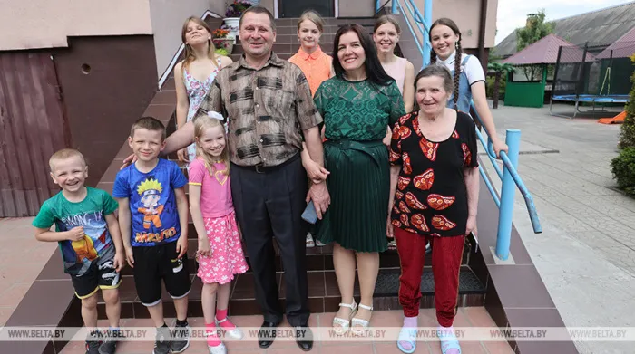 "Мы не делим детей на своих и чужих". В этой семье воспитали 25 мальчиков и девочек