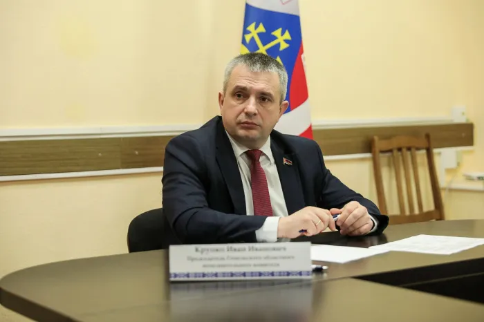 Губернатор Иван Крупко провел прямую телефонную линию и прием граждан в Брагине 