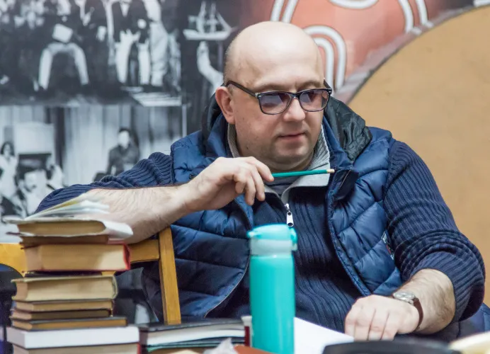 Белорусско-российский режиссер Роман Гапанюк о карьере в кино, сериалах, театре