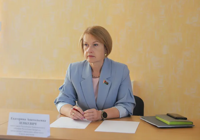 Екатерина Зенкевич провела прием граждан и «прямую линию» в Уваровичском сельском исполнительном комитете Буда-Кошелевского района