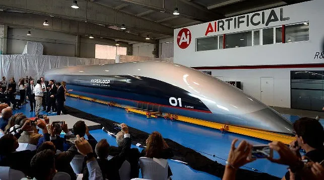 Представлена полноразмерная пассажирская капсула Hyperloop
