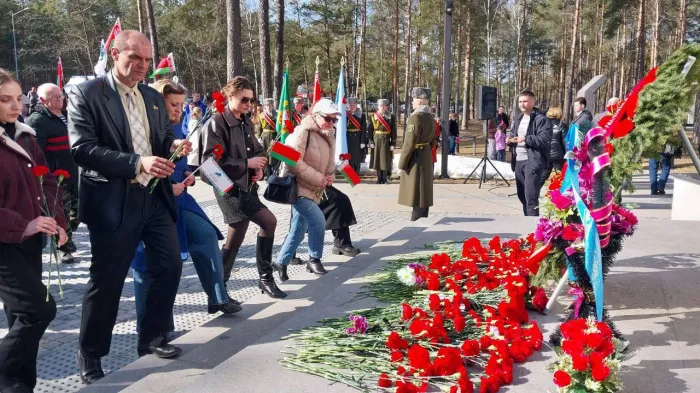 У мемориала на месте Озаричского лагеря смерти прошел митинг-реквием