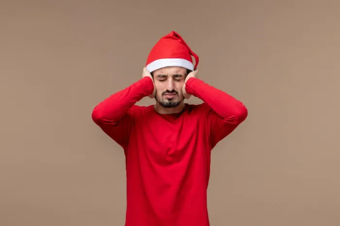 Опасно ли громко слушать музыку в наушниках? Названы причины ранней потери слуха