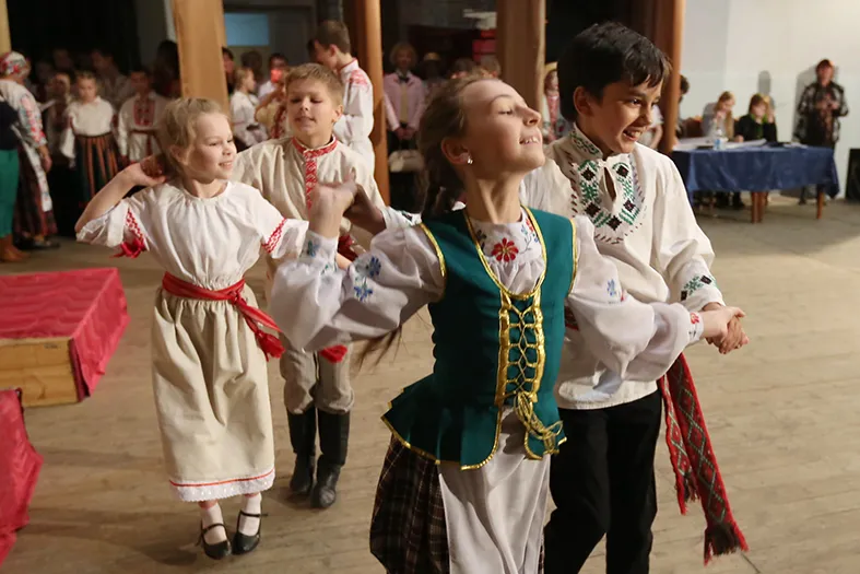 У Калінкавічах і Уваравічах адбудзецца ІХ абласны конкурс выканаўцаў народных побытавых танцаў «Вытокі»