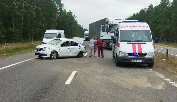 В Жлобинском районе водитель уснул за рулем – машина опрокинулась, пассажирка попала в реанимацию