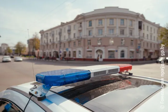 В Гомеле сотрудники ГАИ сопроводили до больницы папу с годовалым малышом