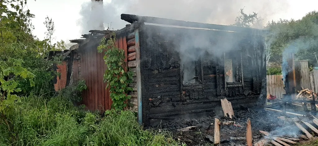 В Кормянском районе на пожаре погиб мужчина. Рассматриваемые версии причины возгорания – неосторожное обращение с огнем и поджог