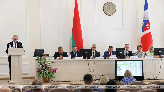 Динамика зарплат, демография. В Брагинском районе обсудили итоги развития за I полугодие