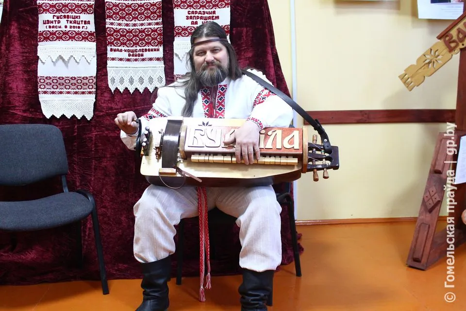 Гучы, будзіла. Як Віталь Карпінскі з Новай Гусявіцы сапраўдным лірнікам стаў