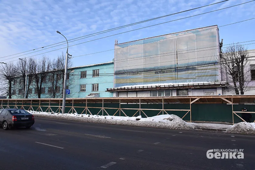 В Гомеле начат демонтаж корпусов бывшего здания завода торгового оборудования, расположенных на улице Барыкина