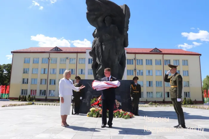 В Октябрьском прошло торжественное мероприятие, посвященное 80-летию освобождения района от немецко-фашистских захватчиков