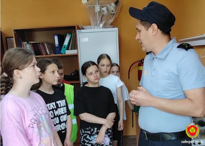 Школьники из Наровли примерили роль экспертов-криминалистов