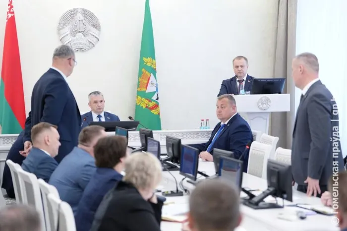 Критичных ям нет. На аппаратном совещании в облисполкоме обсудили обновление улично-дорожной сети Гомельщины