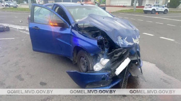 В Гомеле столкнулись Лада и Мицубиси. Есть пострадавшие