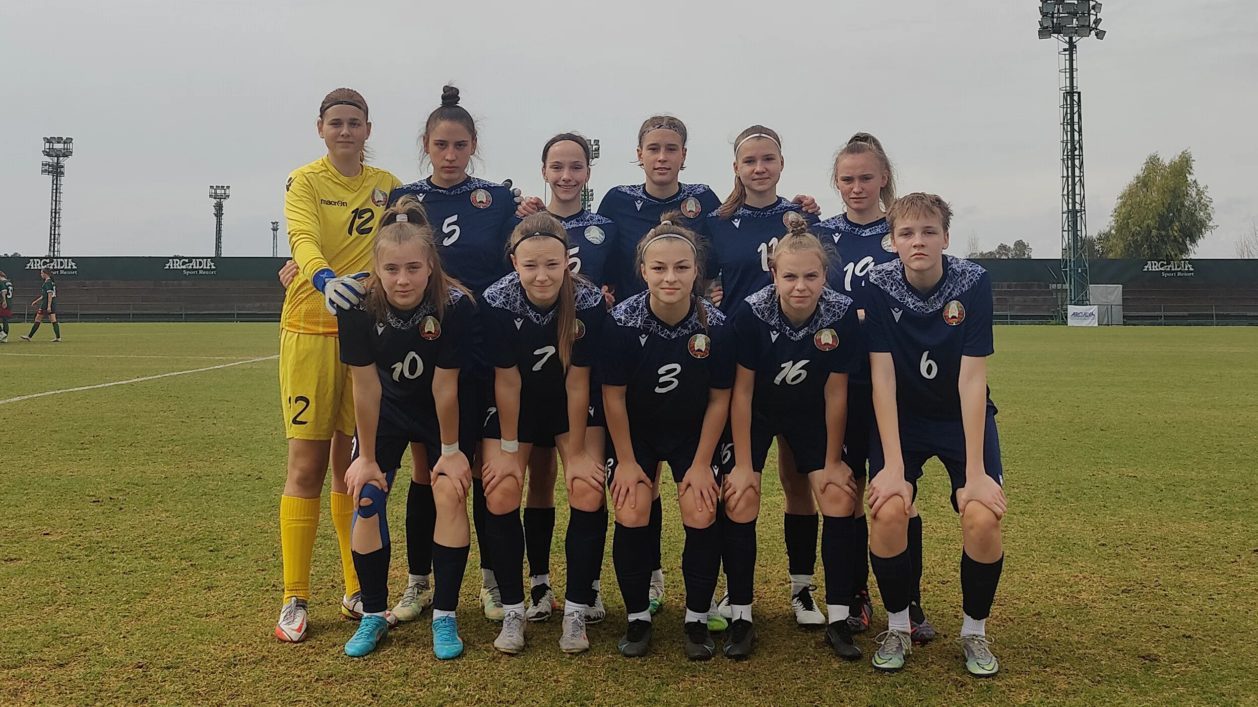 Футболистки сборной Беларуси (U17) завершили учебно-тренировочный сбор спаррингом с российским клубом