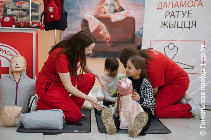 Не преграда для творчества: в Гомеле прошла акция «Блакітная стужка прыняцця»