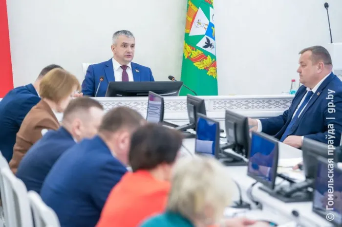 Всю сельхозтехнику, прошедшую техосмотр, выводим на поля. На аппаратном совещании в облисполкоме проанализировали подготовку к севу
