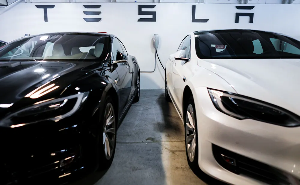 Tesla снизила цены почти на все электромобили