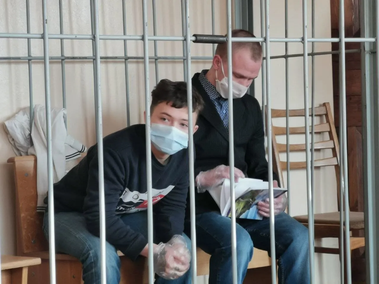 Несовершеннолетний обвиняемый от дачи показаний отказался: новые подробности по делу участников протестных акций в Гомеле