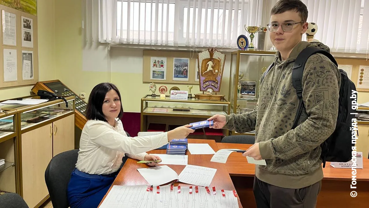 «Радует, насколько мозыряне неравнодушны к будущему страны». Что о досрочном голосовании в городе над Припятью говорят наблюдатели
