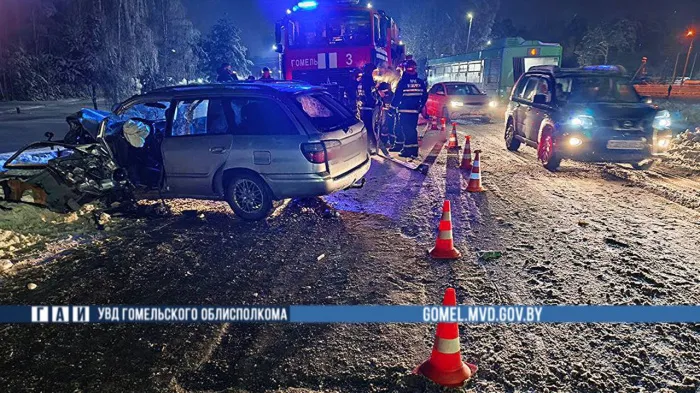 В Гомеле легковушка столкнулась с автобусом: пострадал водитель