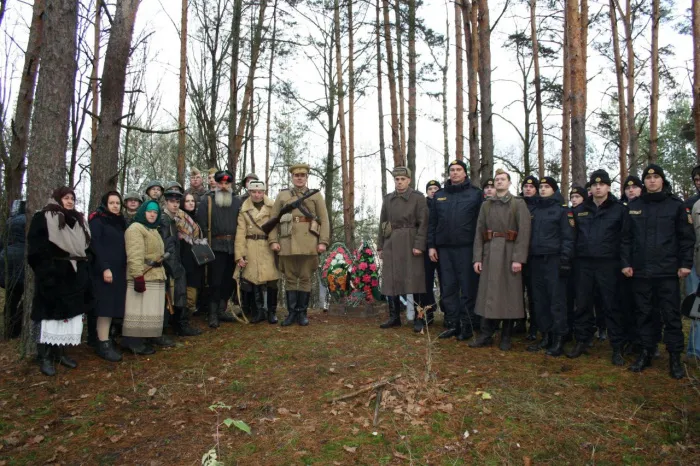 В деревне Дубовец Гомельского района прошла военно-историческая реконструкция, посвященная Гомельско-Речицкой наступательной операции