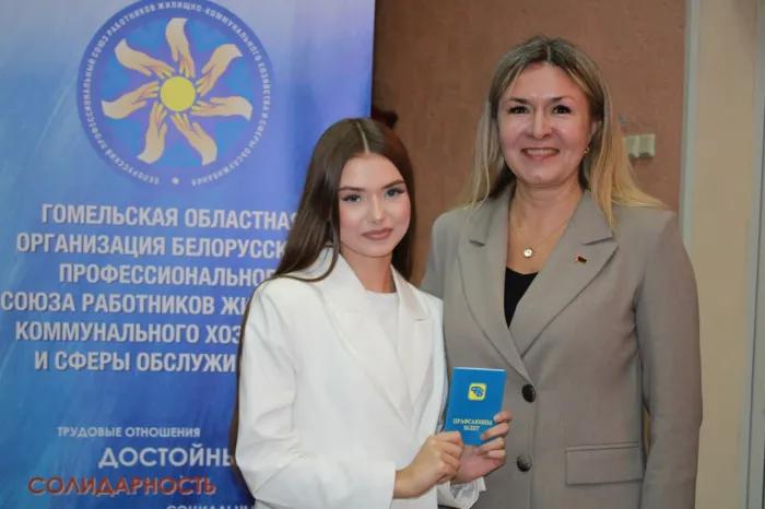 Лучшим студентам колледжей бытового обслуживания вручены профсоюзные стипендии