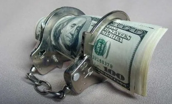 Шесть лет тюрьмы получила замдиректора жлобинской стройфирмы за взятки в более 23 тысячи долларов