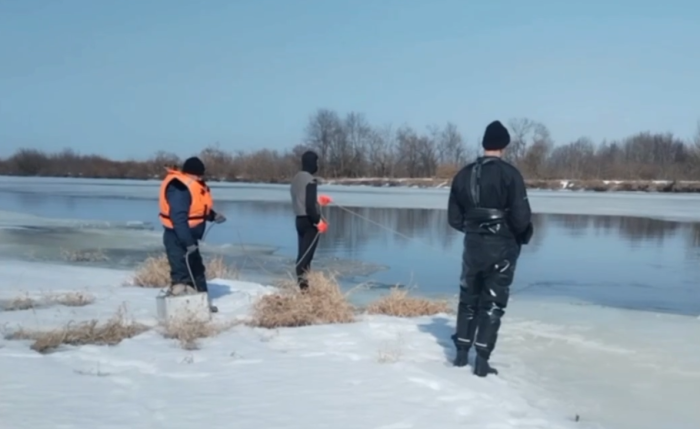 В Жлобинском районе ищут пенсионера, провалившегося под лед на Днепре
