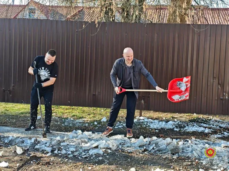 Весна – время наводить порядок: судебные эксперты Гомельщины присоединились к областному субботнику