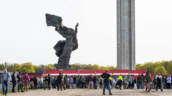Вице-мэр Риги: Россия может забрать себе памятник освободителям