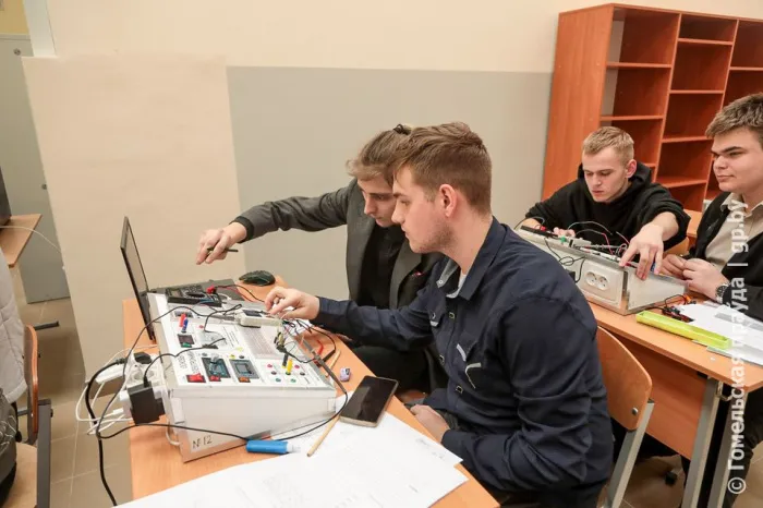 Новые лаборатории открылись в центре компетенций машиностроительного профиля Гомельского автомеханического колледжа