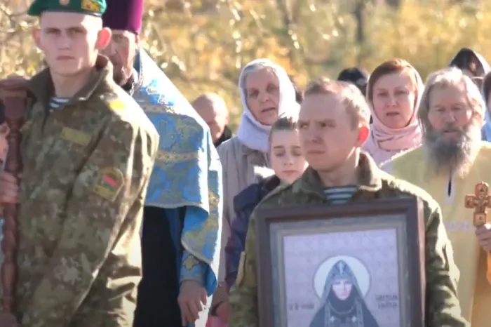 В Лоеве прошел Крестный ход с почитаемыми святынями славянских земель