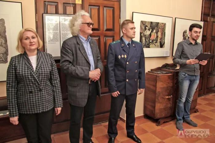 «Никогда больше». Выставка полотен из фондов Национального художественного музея на тему геноцида белорусского народа открылась в Добруше