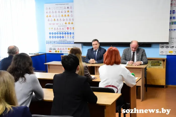 Помощник Президента — инспектор по Гомельской области Юрий Горлов посетил центр подготовки, повышения квалификации и переподготовки кадров комитета по сельскому хозяйству и продовольствию Гомельского облисполкома в Еремино