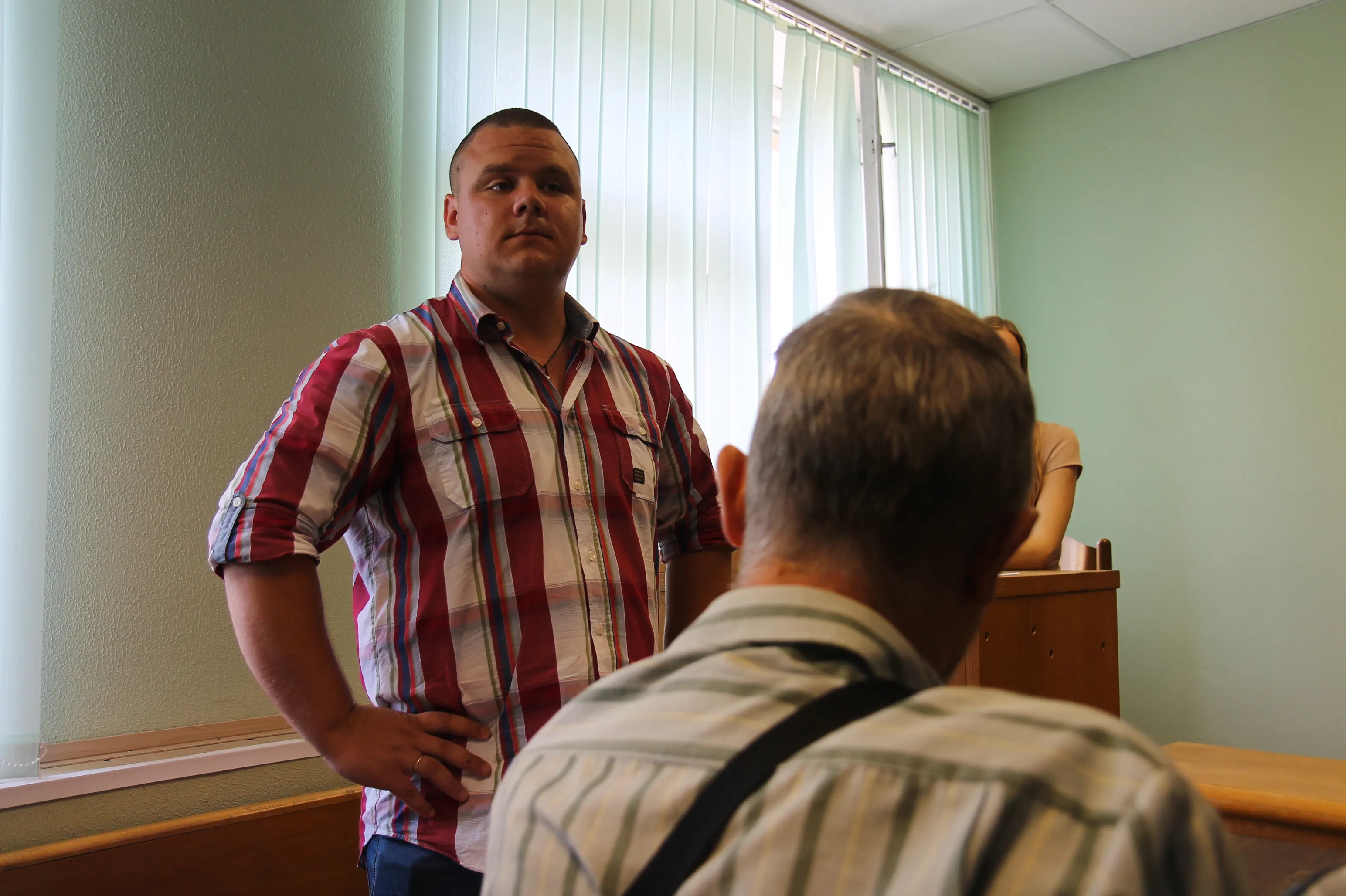 В Гомеле за публичное демонстрирование нацистской символики судят блогера Артема Шапорова