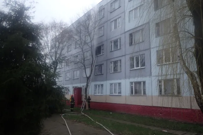 В одном из гомельских общежитий произошел пожар. 40 жильцов эвакуировались самостоятельно