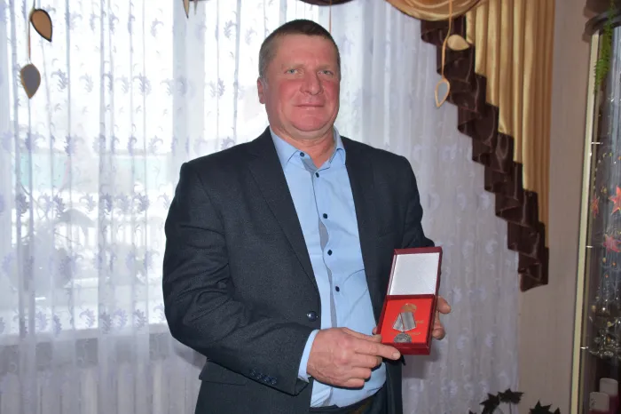 Водитель ОАО «Имени Жукова» Брагинского района Владимир Шахницкий удостоен медали «За трудовые заслуги»