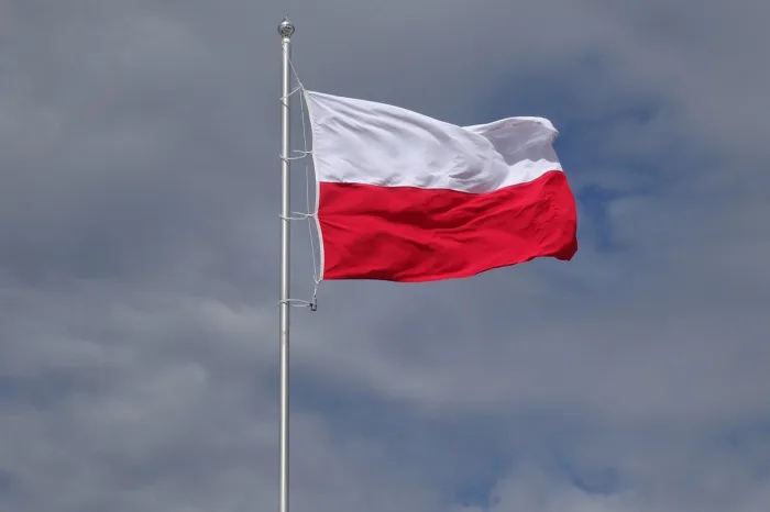 Власти Польши с марта намерены лишить украинских беженцев всех льгот