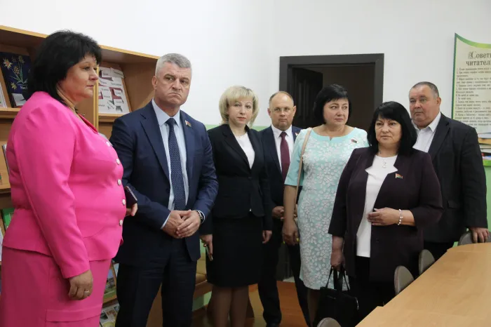 Імкнуцца вярнуць у грамадства: сенатары наведалі Петрыкаўскае спецвучылішча 