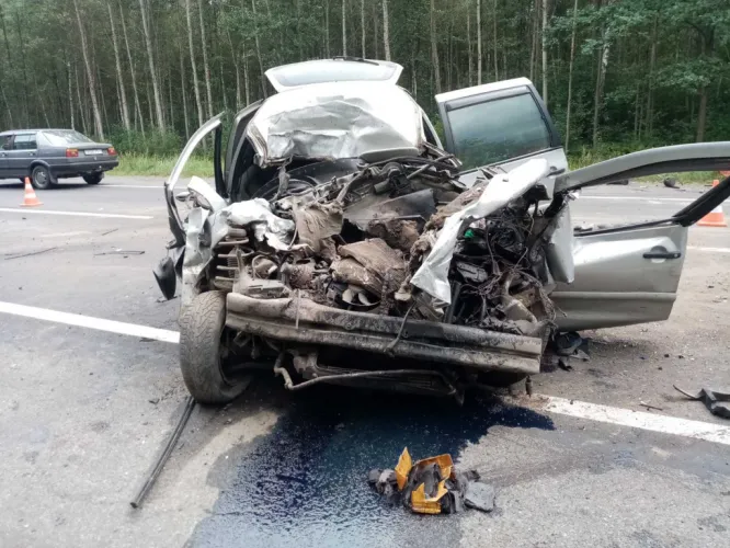 ДТП в Калинковичском районе: в автомобиле оказался зажат водитель
