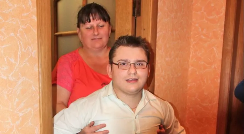 Парню с ДЦП нужны средства на лечение гепатита C, которым его заразили в зубном кабинете