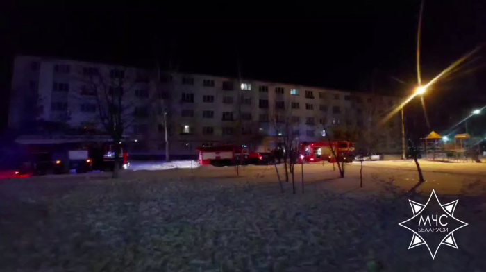 Спасатели эвакуировали 22 человека из-за возгорания в общежитии в Гомеле