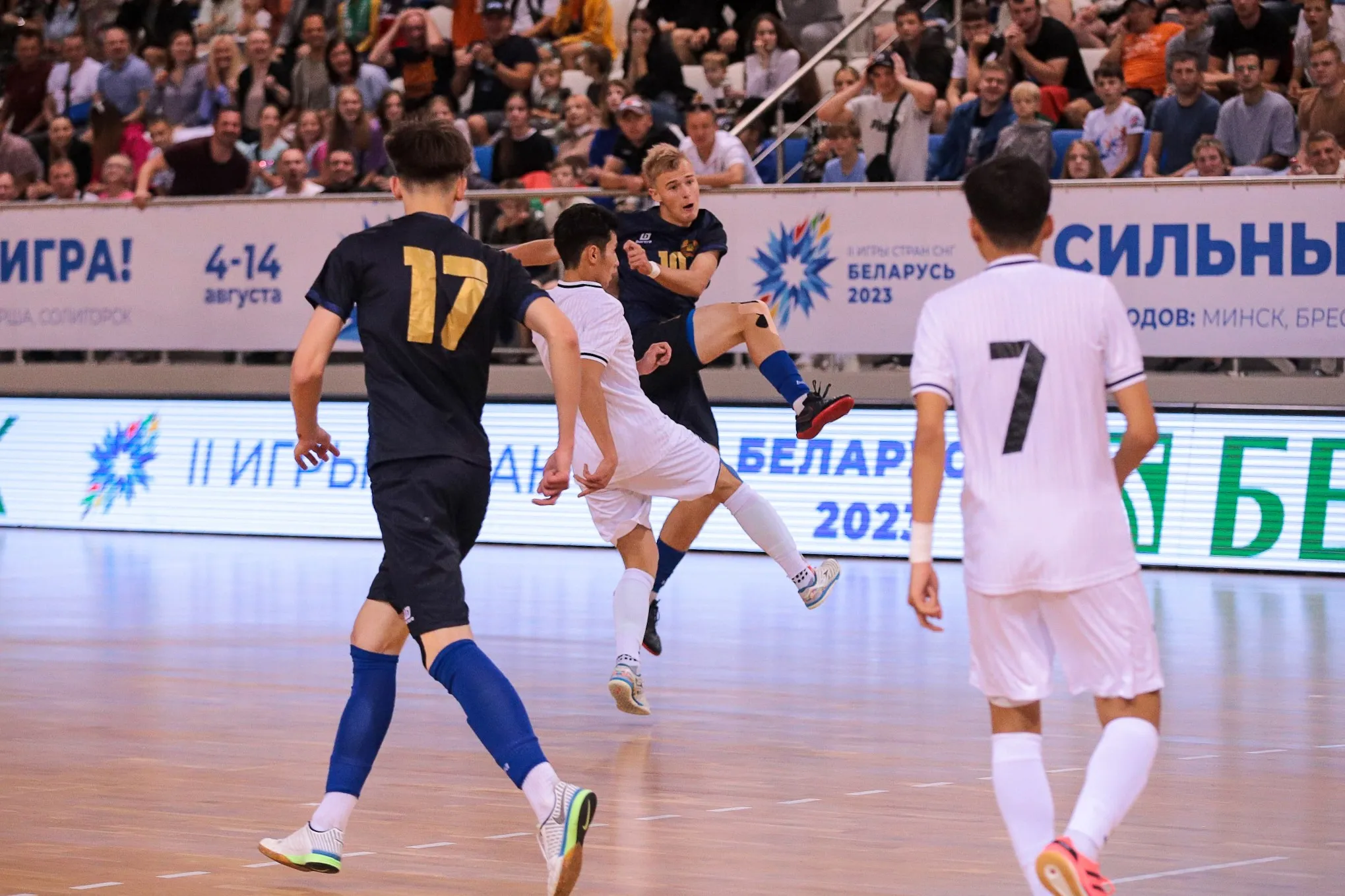 Сборная Беларуси-U19 по мини-футболу за несколько секунд до финального свистка упустили победу над Кыргызстаном