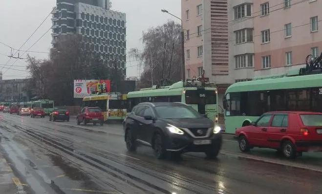 На Полесской затор из троллейбусов. Движение затруднено