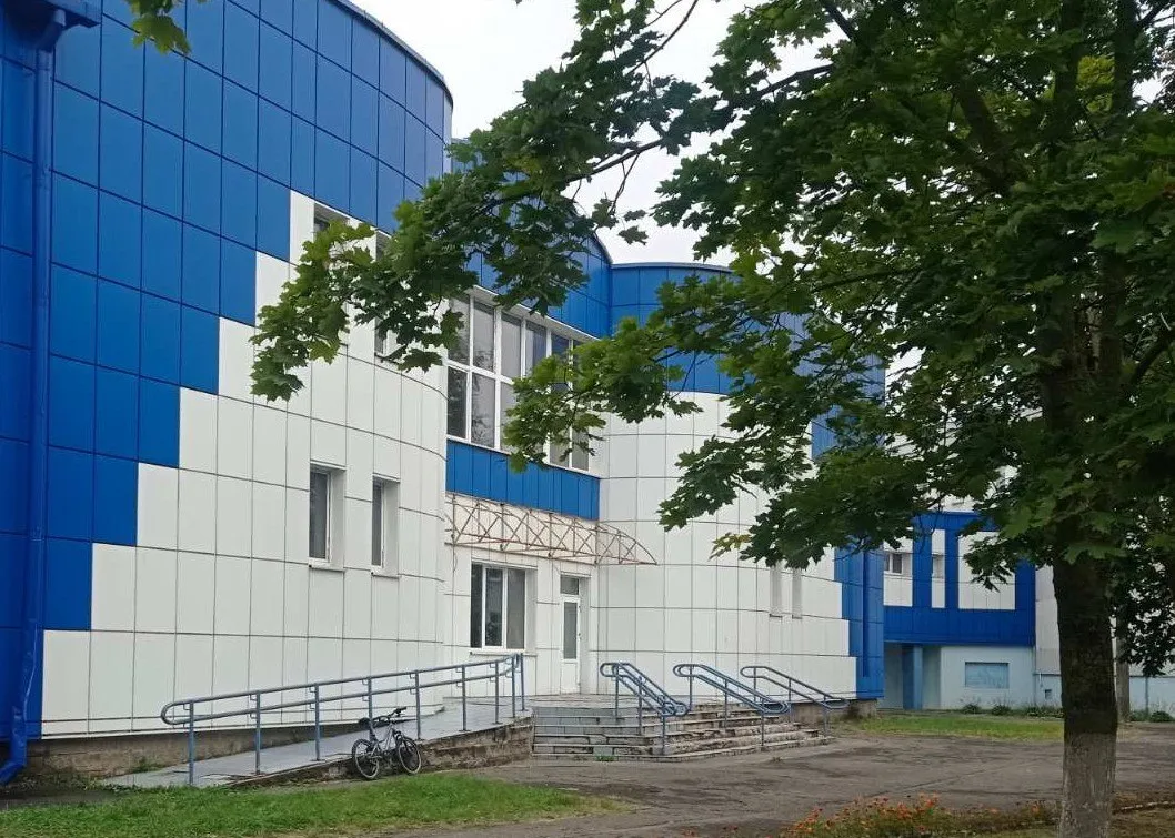 Закрыли и забыли? После вмешательства КГК возобновится реконструкция бассейна «Дельфин» в Жлобине
