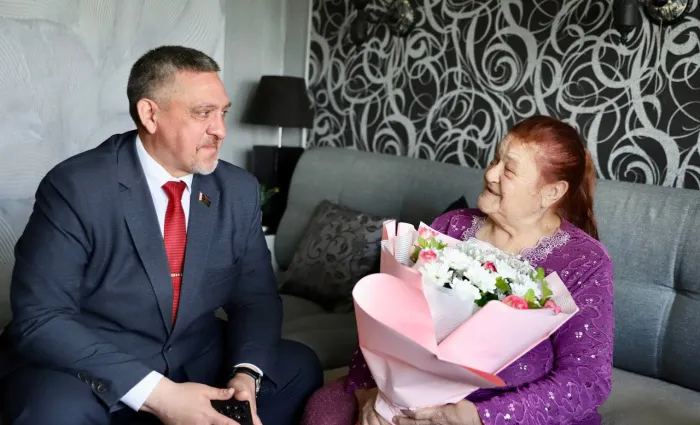 По-настоящему живая встреча… Александр Новиков поздравил узницу Великой Отечественной войны Варвару Филончик с 80-летием Великой Победы