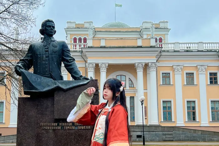 Рапунцель учится в Гомеле. У студентки филологического факультета ГГУ имени Франциска Скорины невероятно длинные волосы