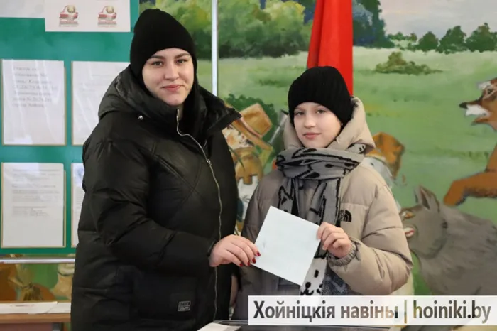 Избиратели Хойникщины активно не только голосуют, но и посещают торговые точки, расположенные на участках для голосования