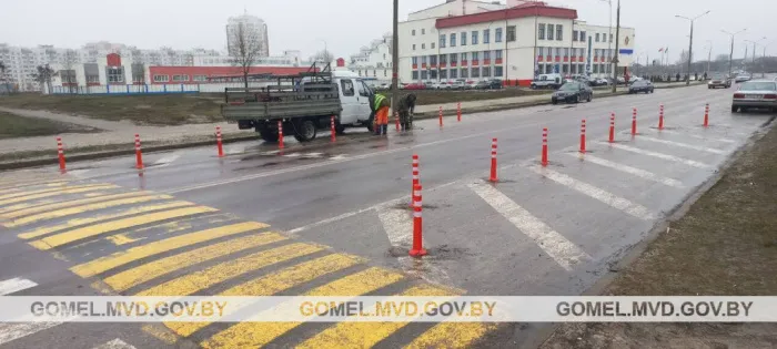 В Гомеле на улице Головацкого из-за жалоб установили дорожные столбики